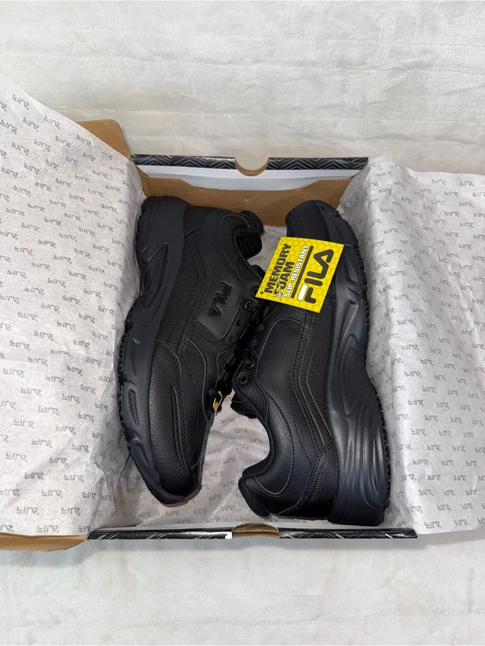 Fila Men's 9.5, Women’s 11, Black Athletic memory Workshift SR Trainer Shoes